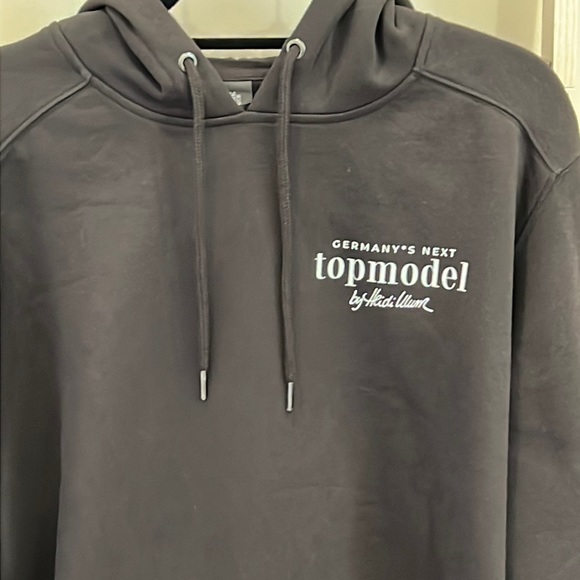 DISTRICT GERMANY*S NEXT TOP MODEL CREW BLACK HOODIE - Picture 2 of 7